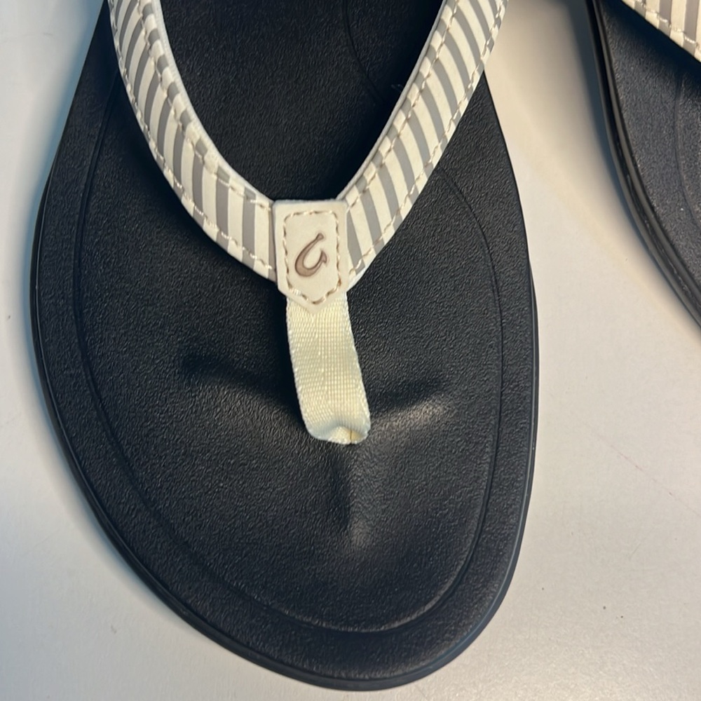 OLUKAI Ho’opio Bone / Stripe Women’s Size 7 - Picture 4 of 16